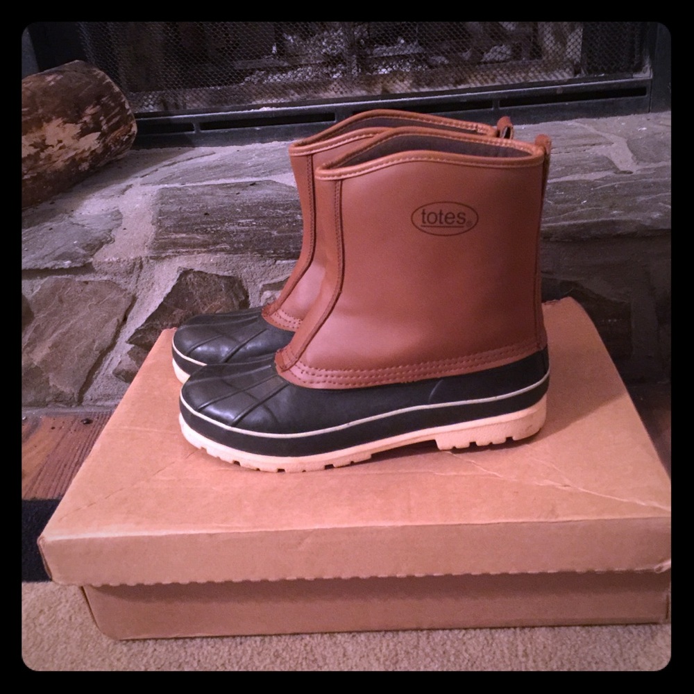 TOTES leather boots